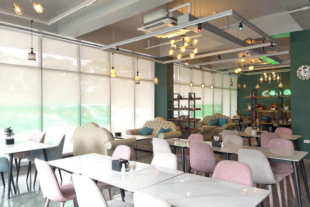The Clover Hotel Angeles City managed by Cocotel 40/50