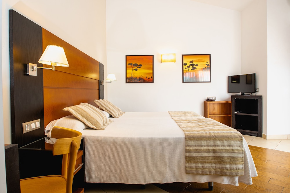 HL Miraflor Suites Hotel 12/44