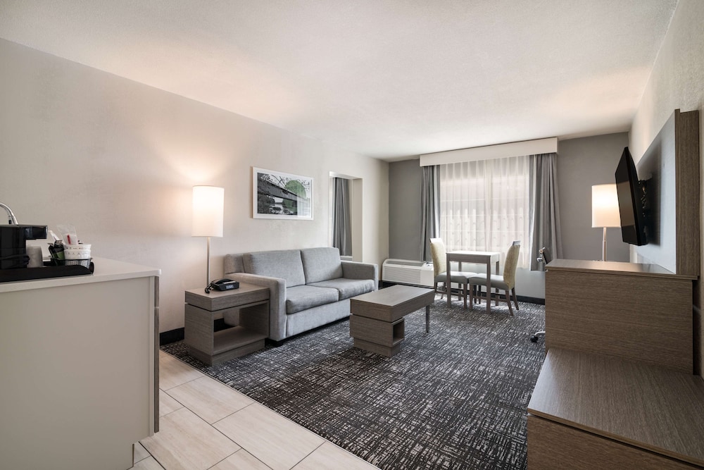 Best Western Plymouth Inn-White Mountains 22/35