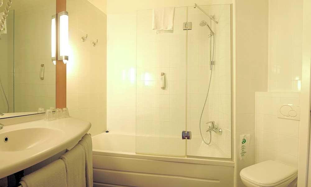 Ibis Lleida 49/50