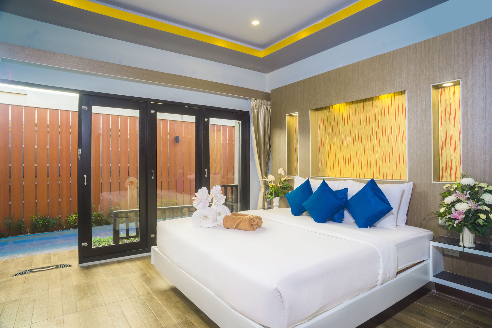 ROOM, BEACH FRONT