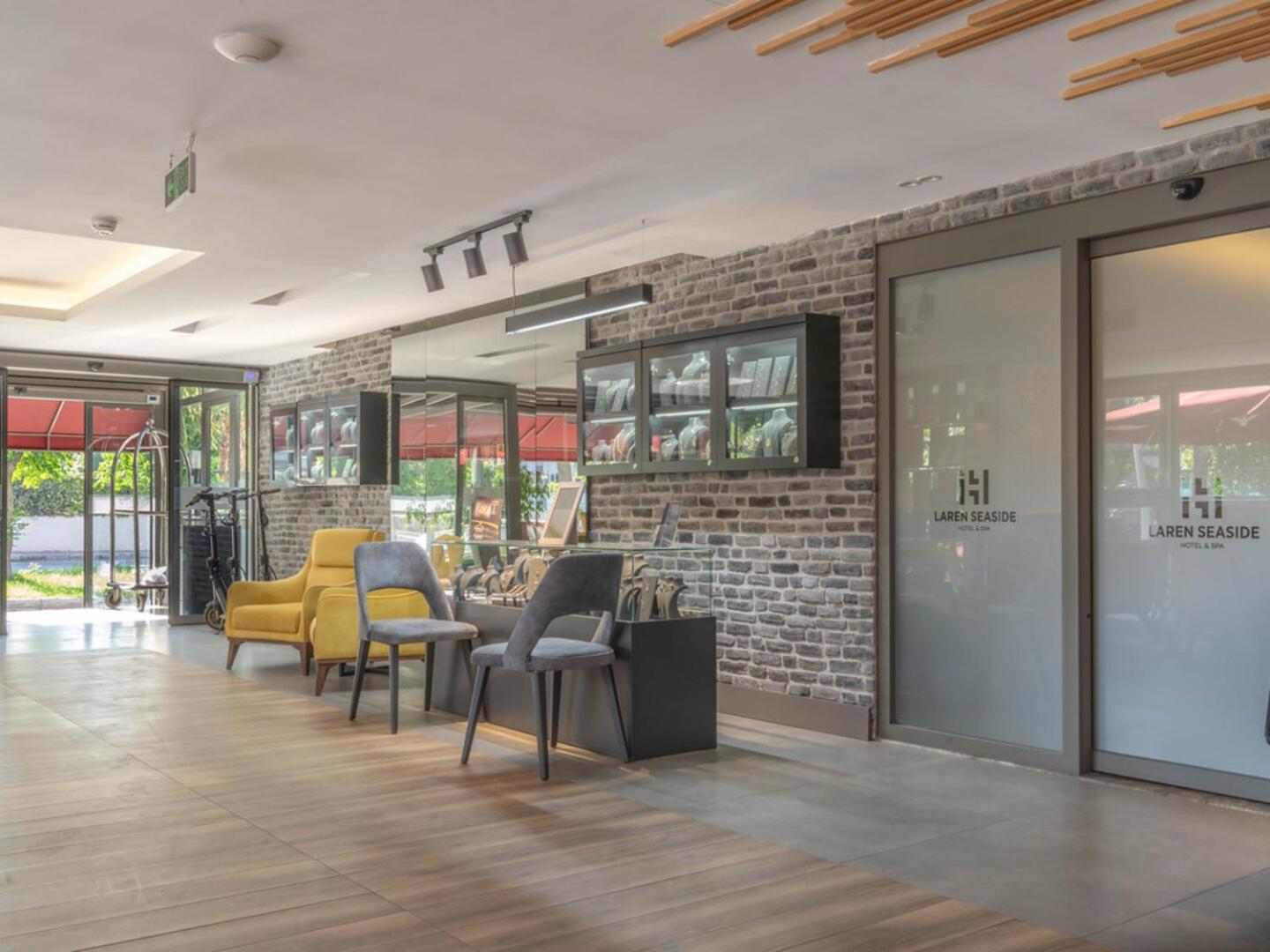 Laren Business Hotel And Spa 12/81
