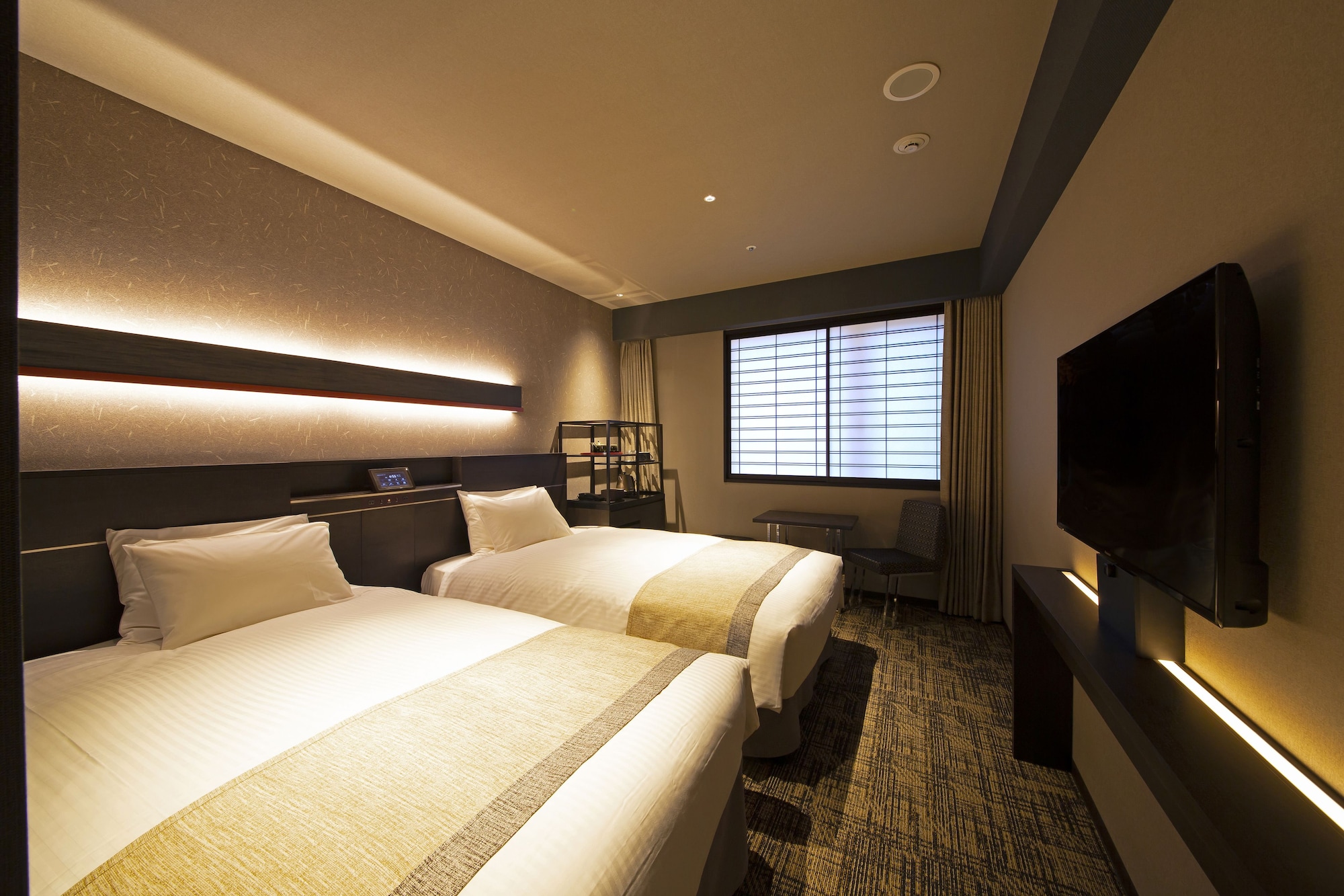 ROOM, SINGLE, TWIN BEDS