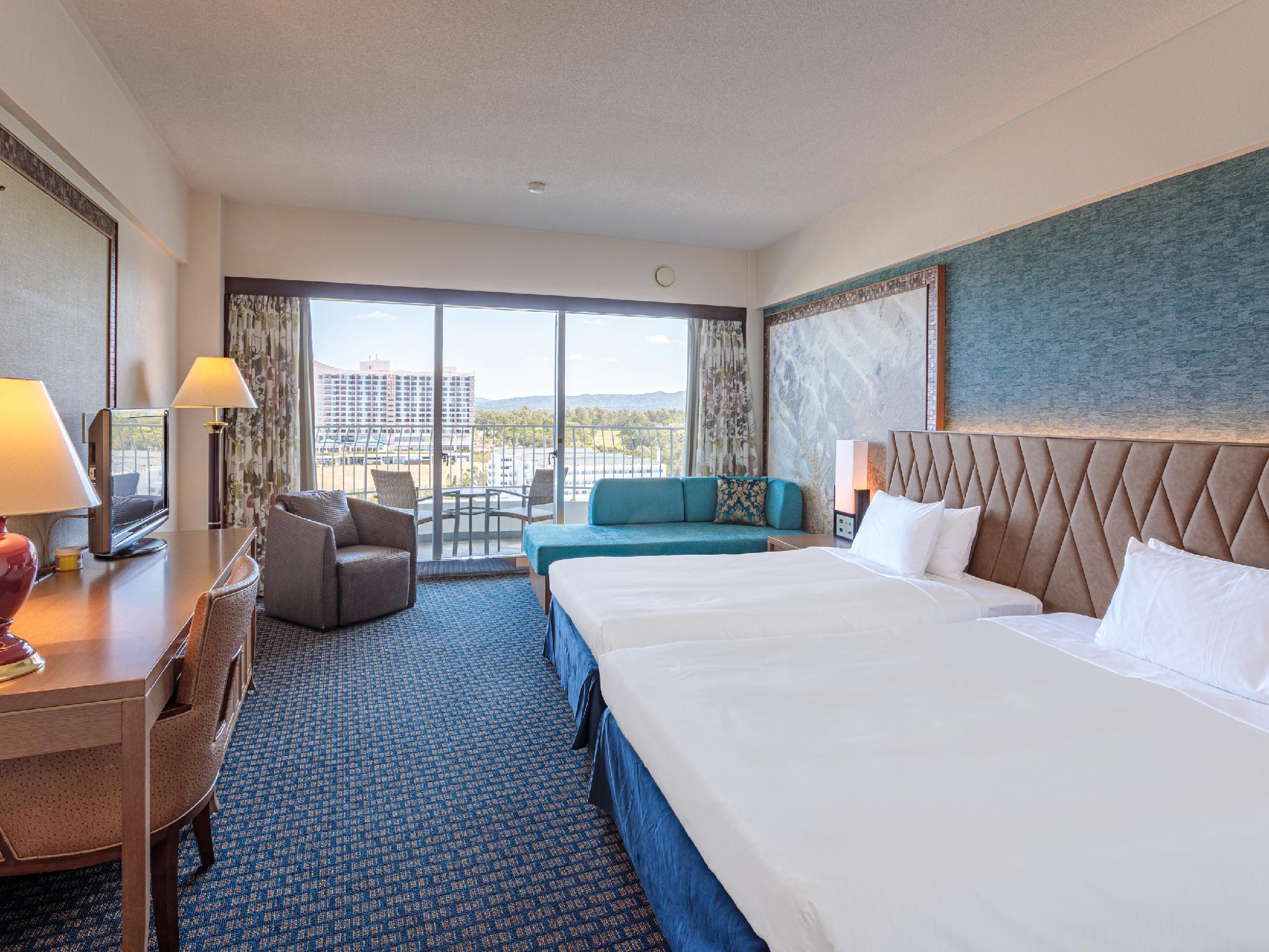 Premier, Superior, Twin Beds, Partial Ocean View, Sofa, Top Floor