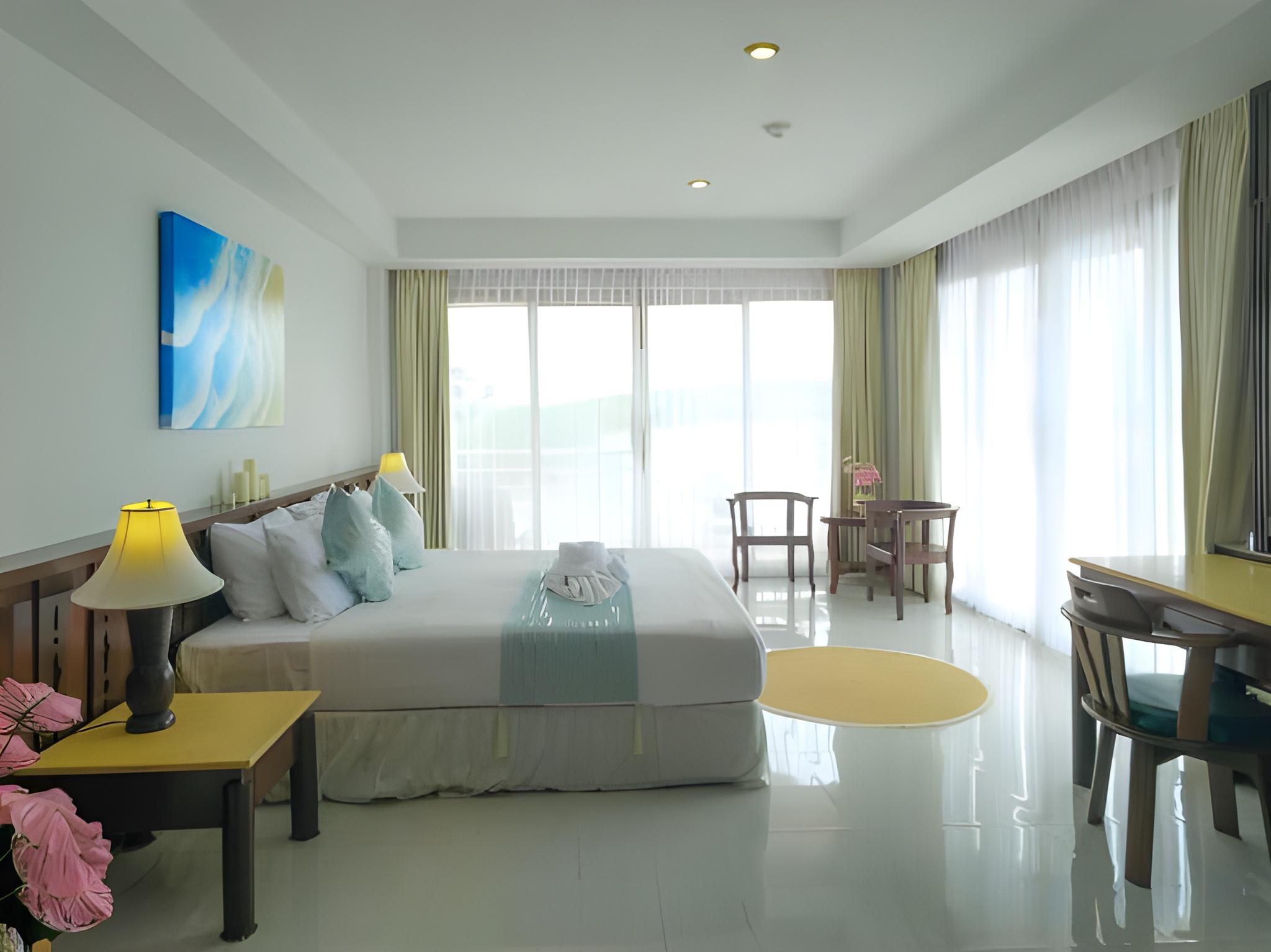 Deluxe, Sea View