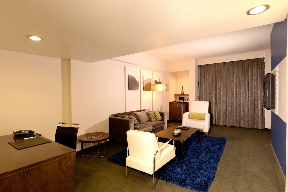 Southern Sun Rosebank 23/50