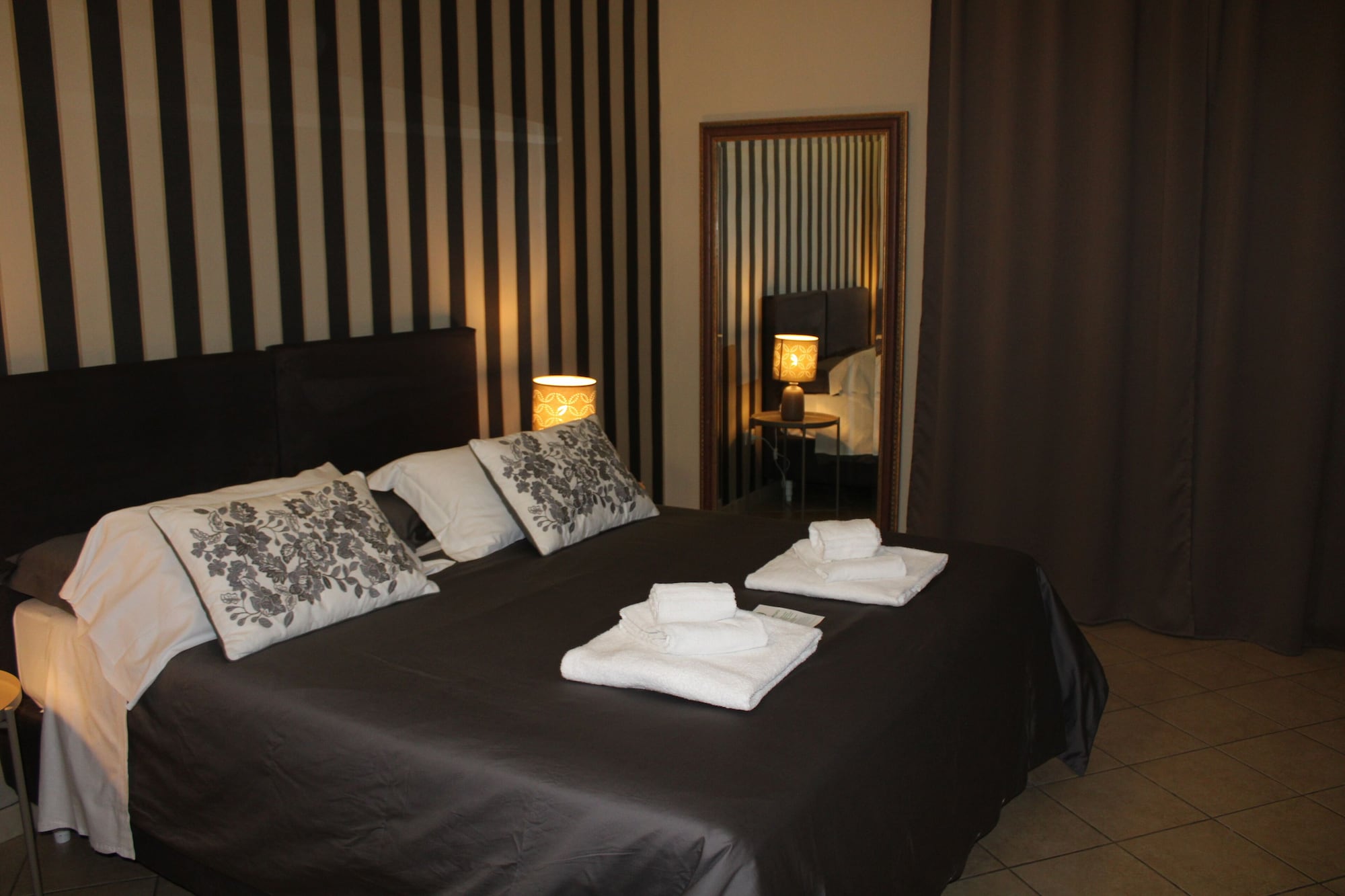 ROOM, TRIPLE