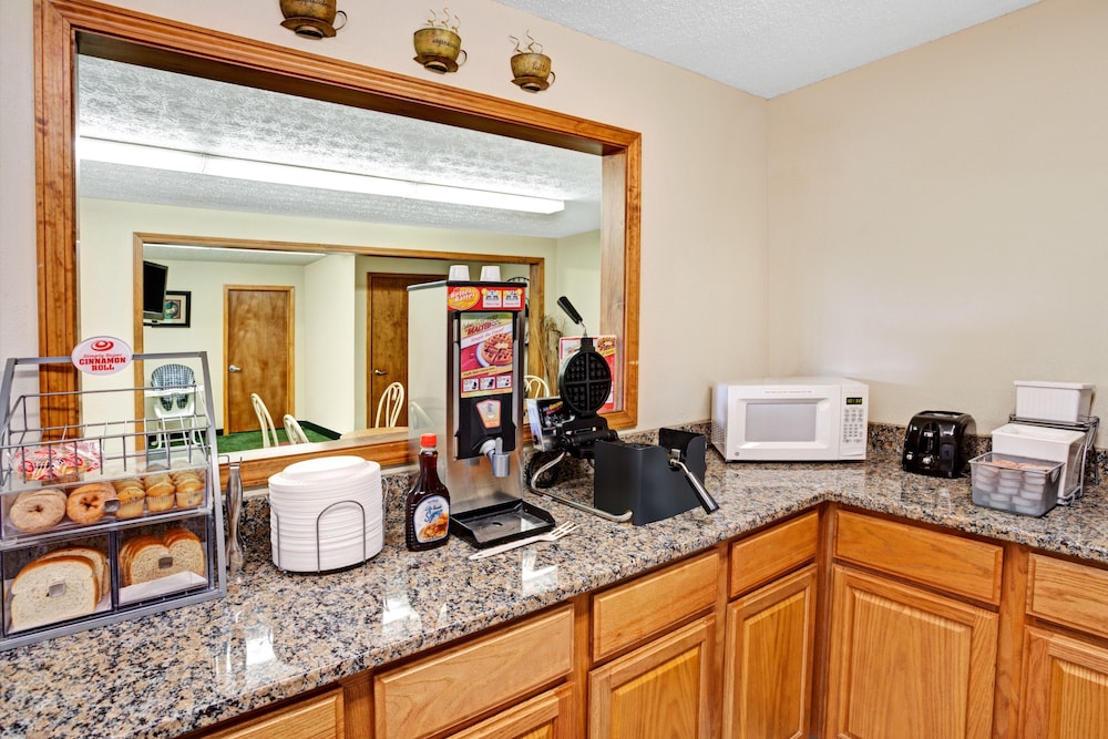 WestSpring Inn - Westlake Cleveland 29/36
