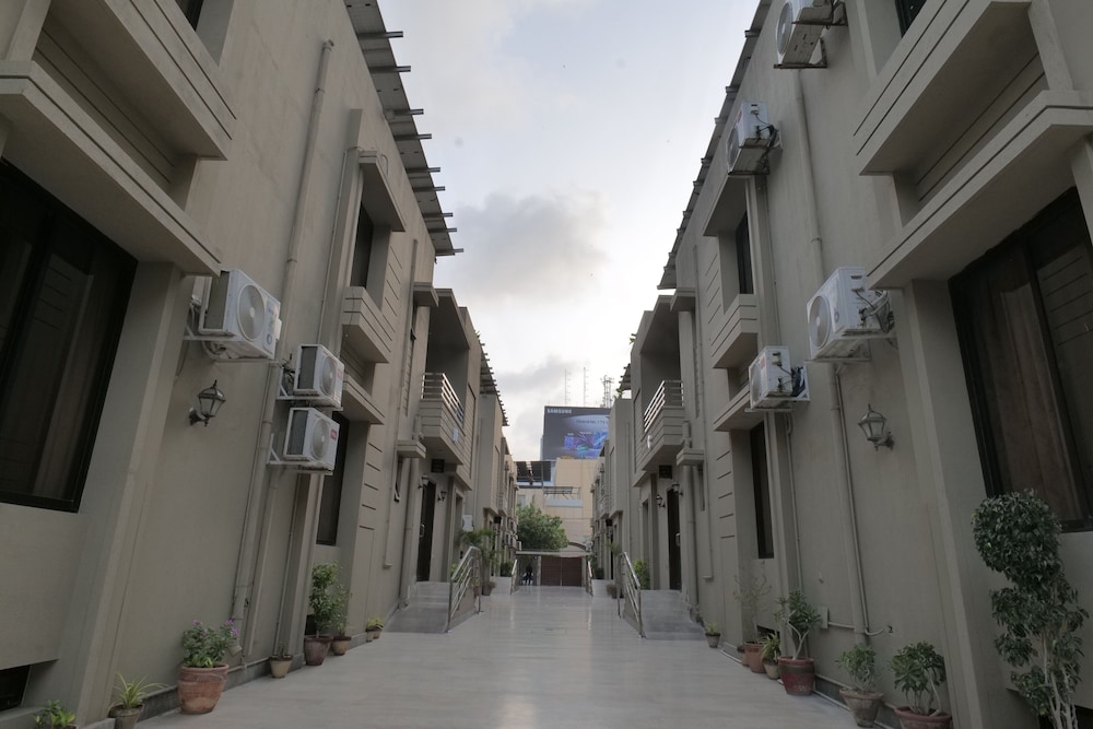 Xefan Hotel and Suites 56/59