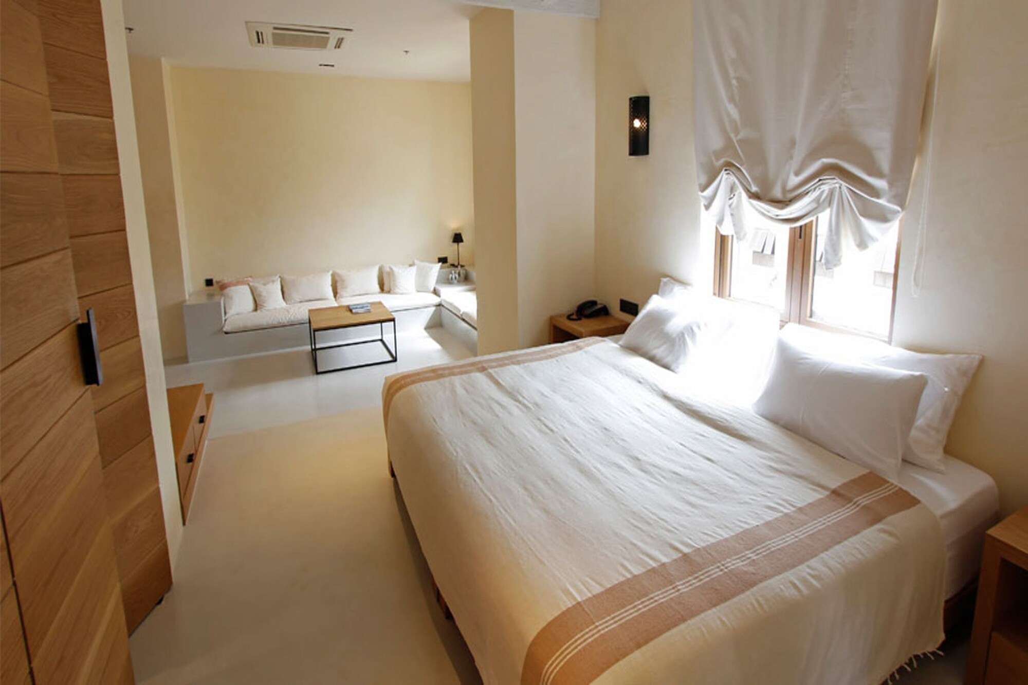 ROOM, MOUNTAIN VIEW