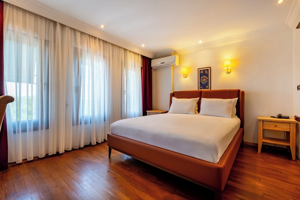 STANDARD, DOUBLE OR TWIN BED