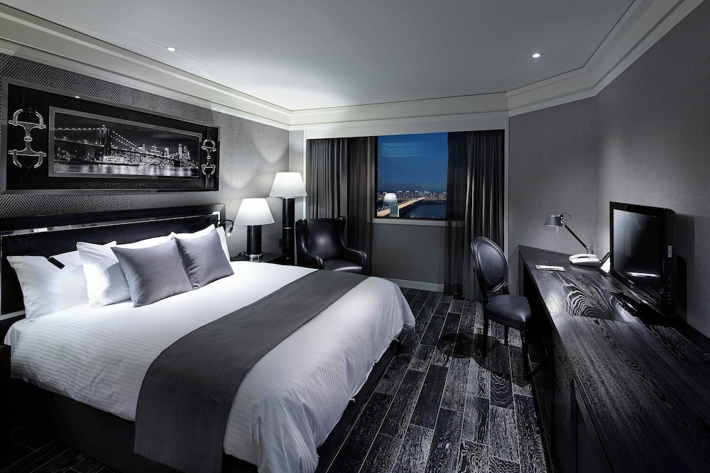EXECUTIVE, KING BED, RIVER VIEW