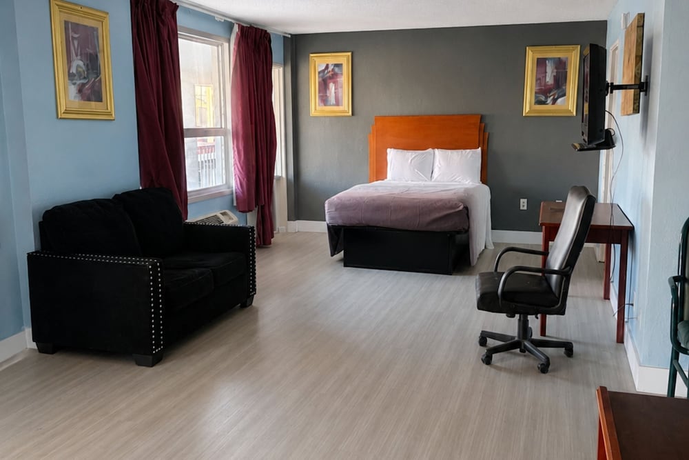 Blue Way Inn Suites Wichita East 26/37