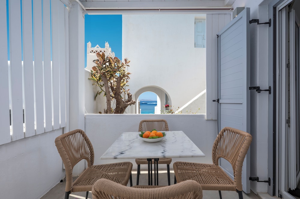 Flaskos Suites 39/50