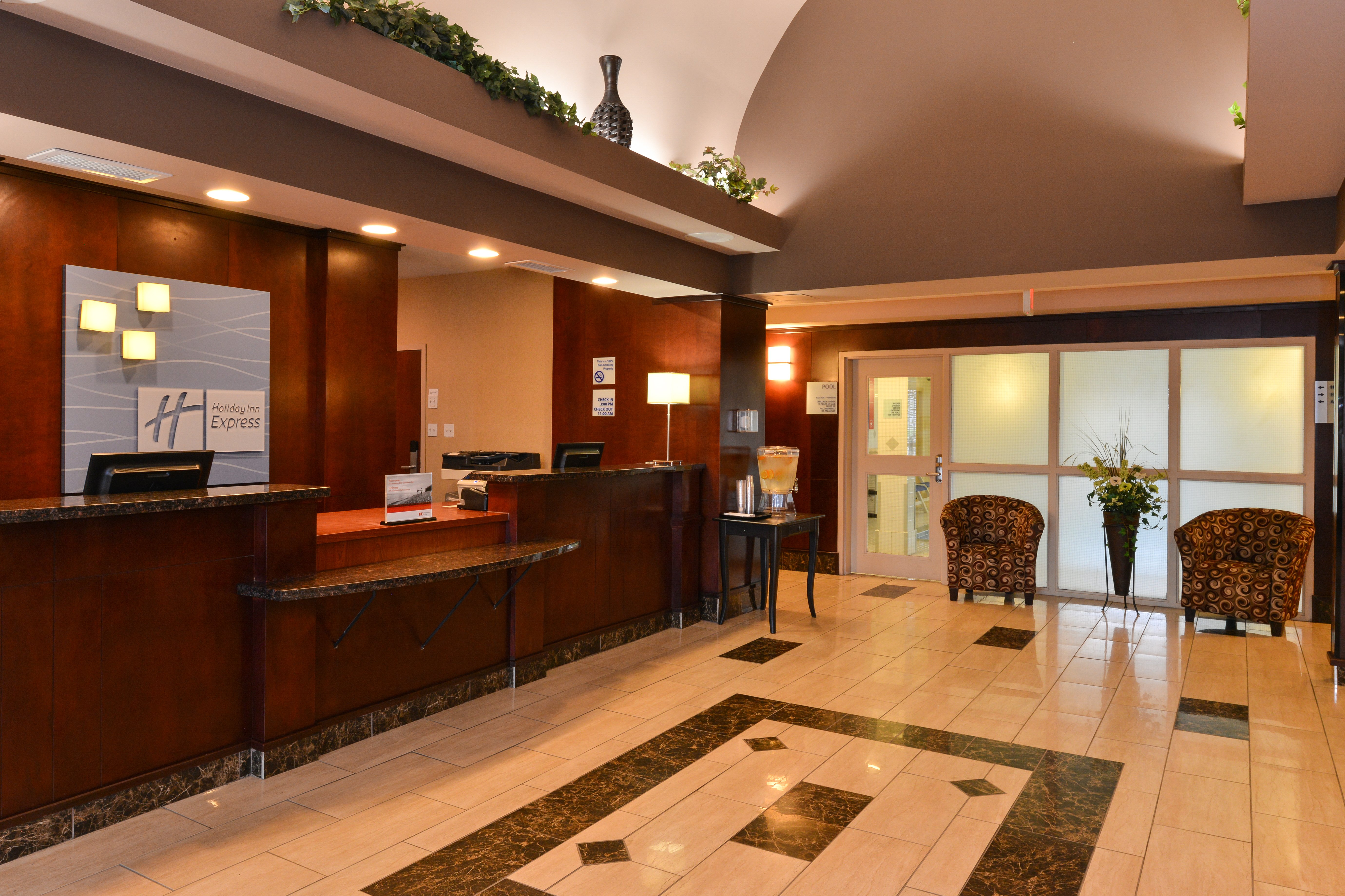 Holiday Inn Express And Suites Edmonton North 9/75
