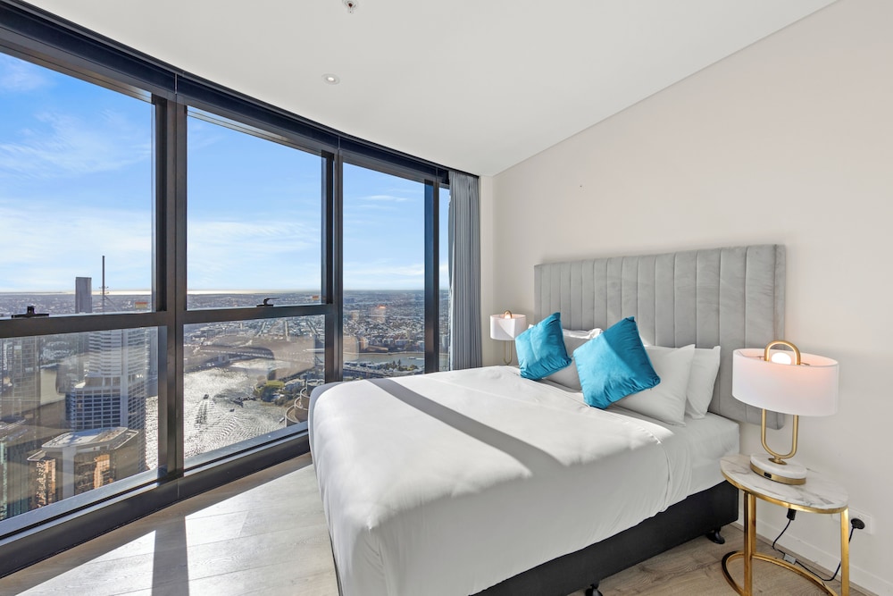 3 Bedrooms, Sky High, Deluxe, Apartment, 1 King and 2 Queen Beds, River View, 2 Bathrooms