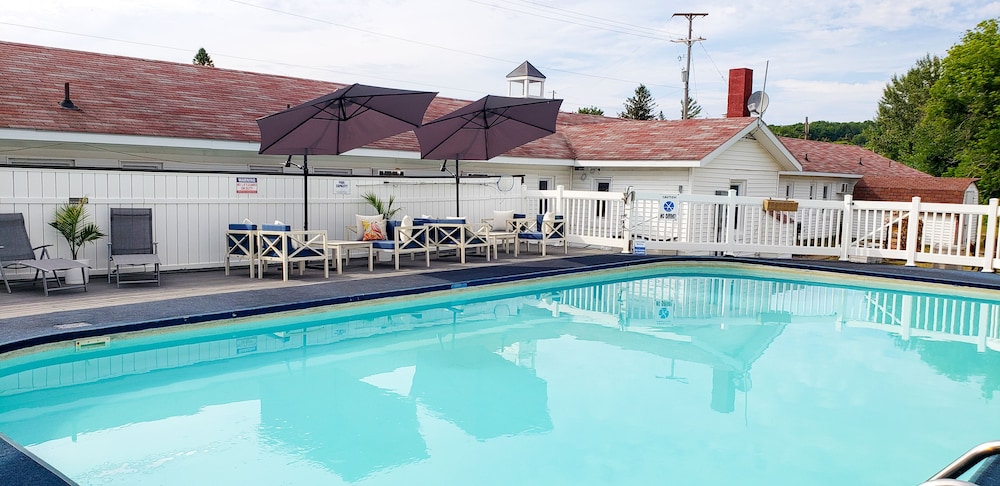 Coastal Inn 3/36