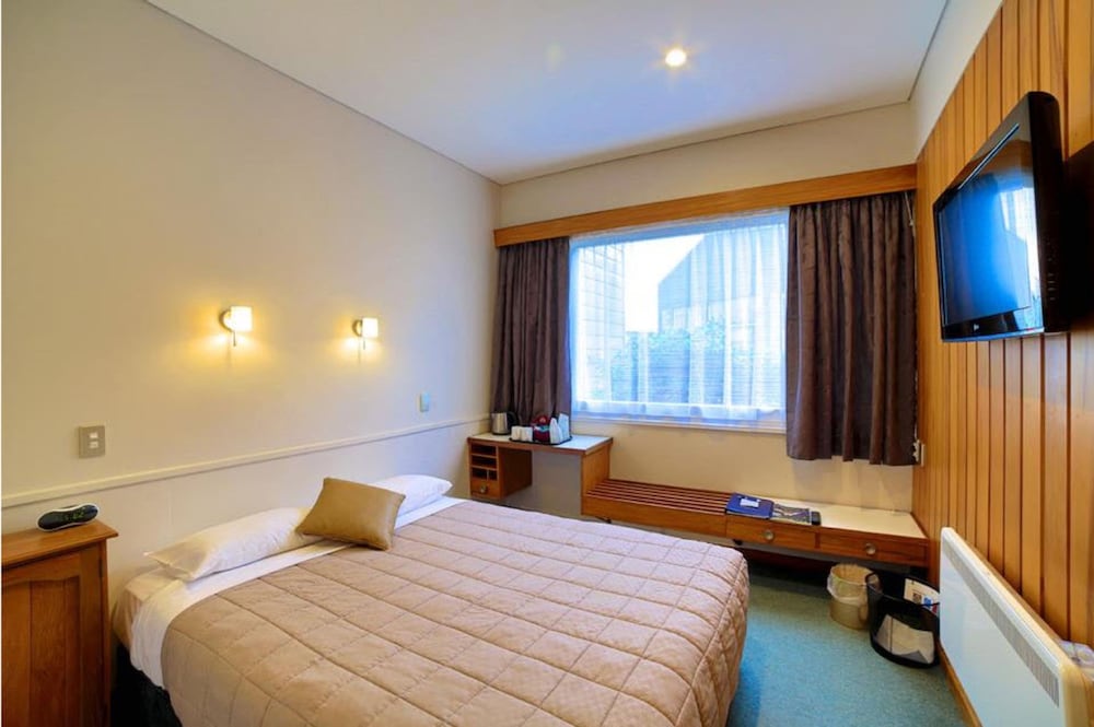 Brentwood Hotel 16/54