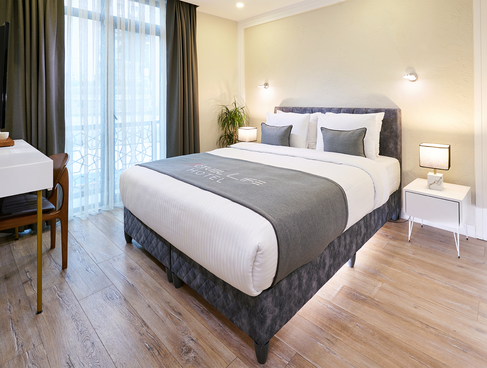 Deluxe, King Bed