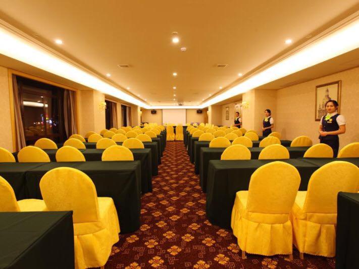 Vienna International Hotel Shanghai Songjiang Development Zone Sports Center Metro Station 14/17