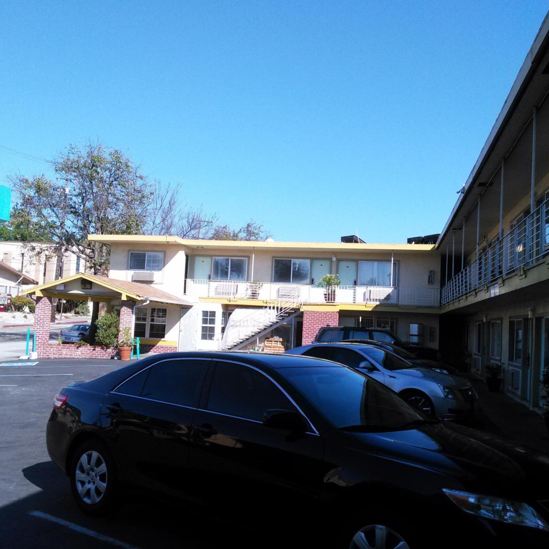 Highlander Motel 4/56