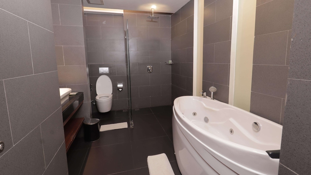 Hotel Golden Tulip Essential Makassar 41/41