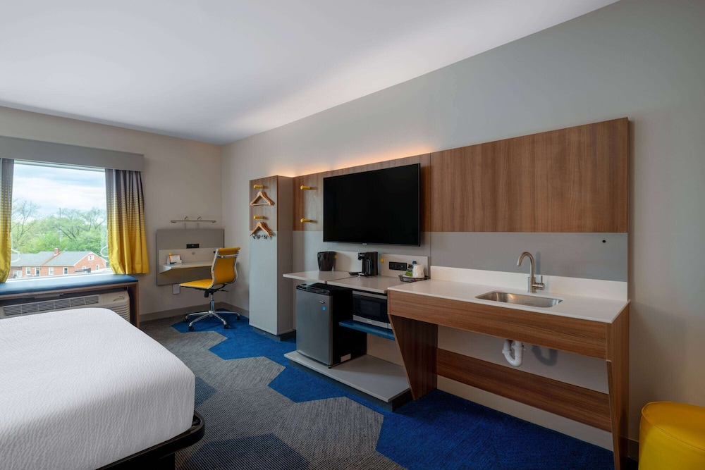 Microtel Inn & Suites by Wyndham Winchester 11/28