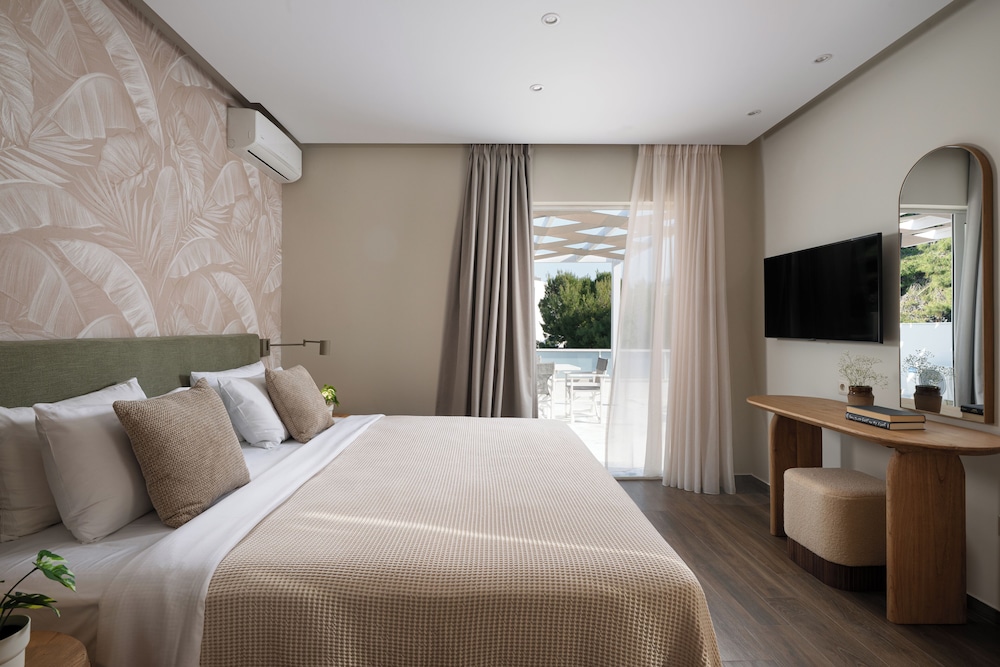 Comfort, Penthouse, Suite, King Bed, Sofa, Hot Tub