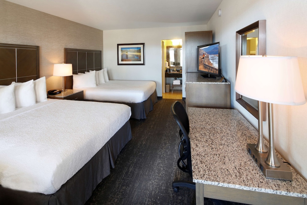 Best Western Plus Hilltop Inn 9/52