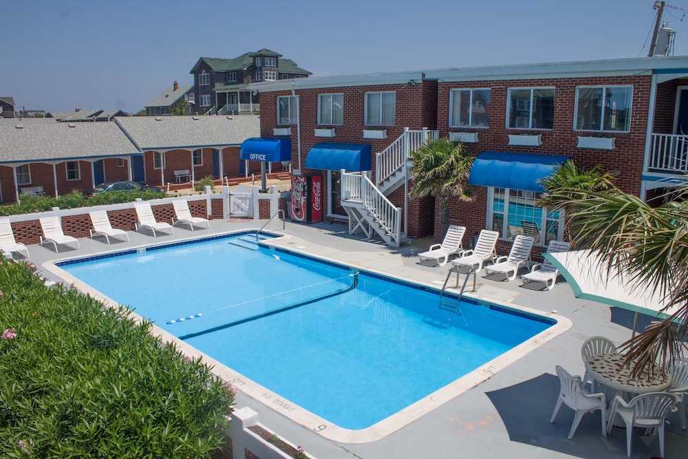 Colonial Inn Motel 1/77