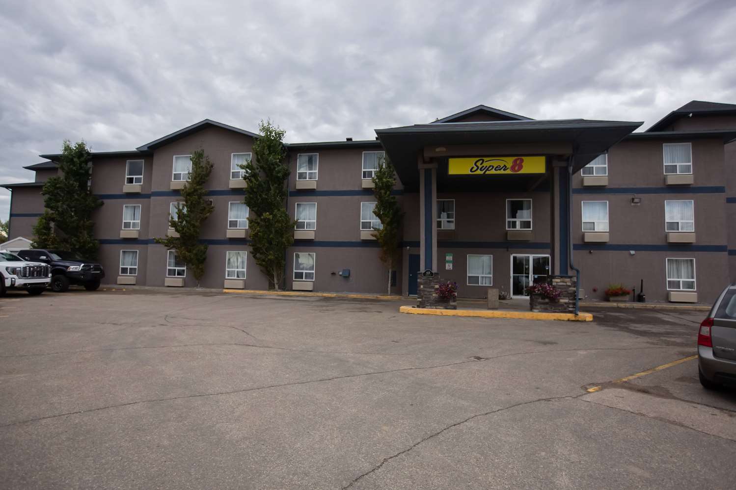 Super 8 by Wyndham Whitecourt 28/30