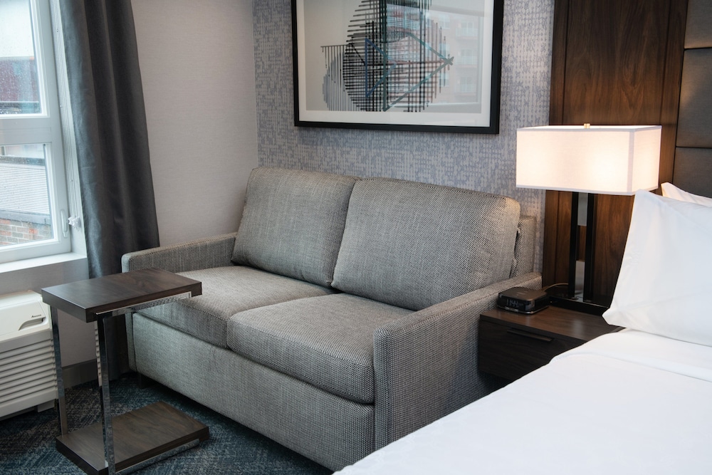 Holiday Inn Express Boston South Quincy 38/53