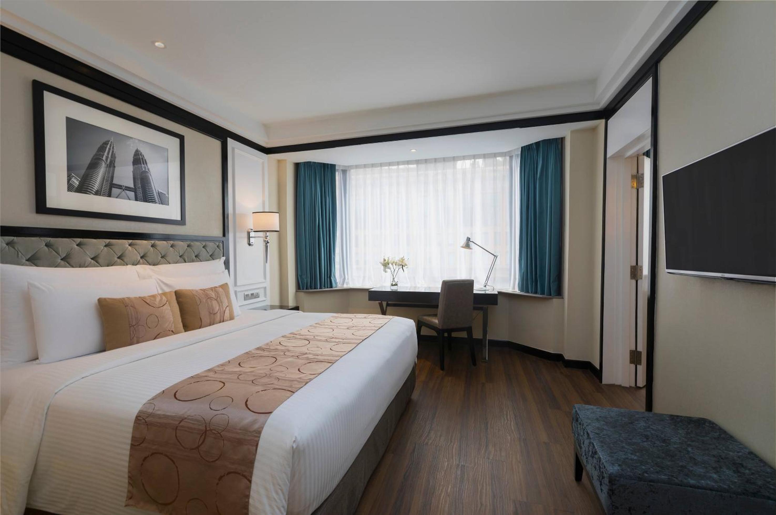 The Level, Suite, Executive Lounge Access