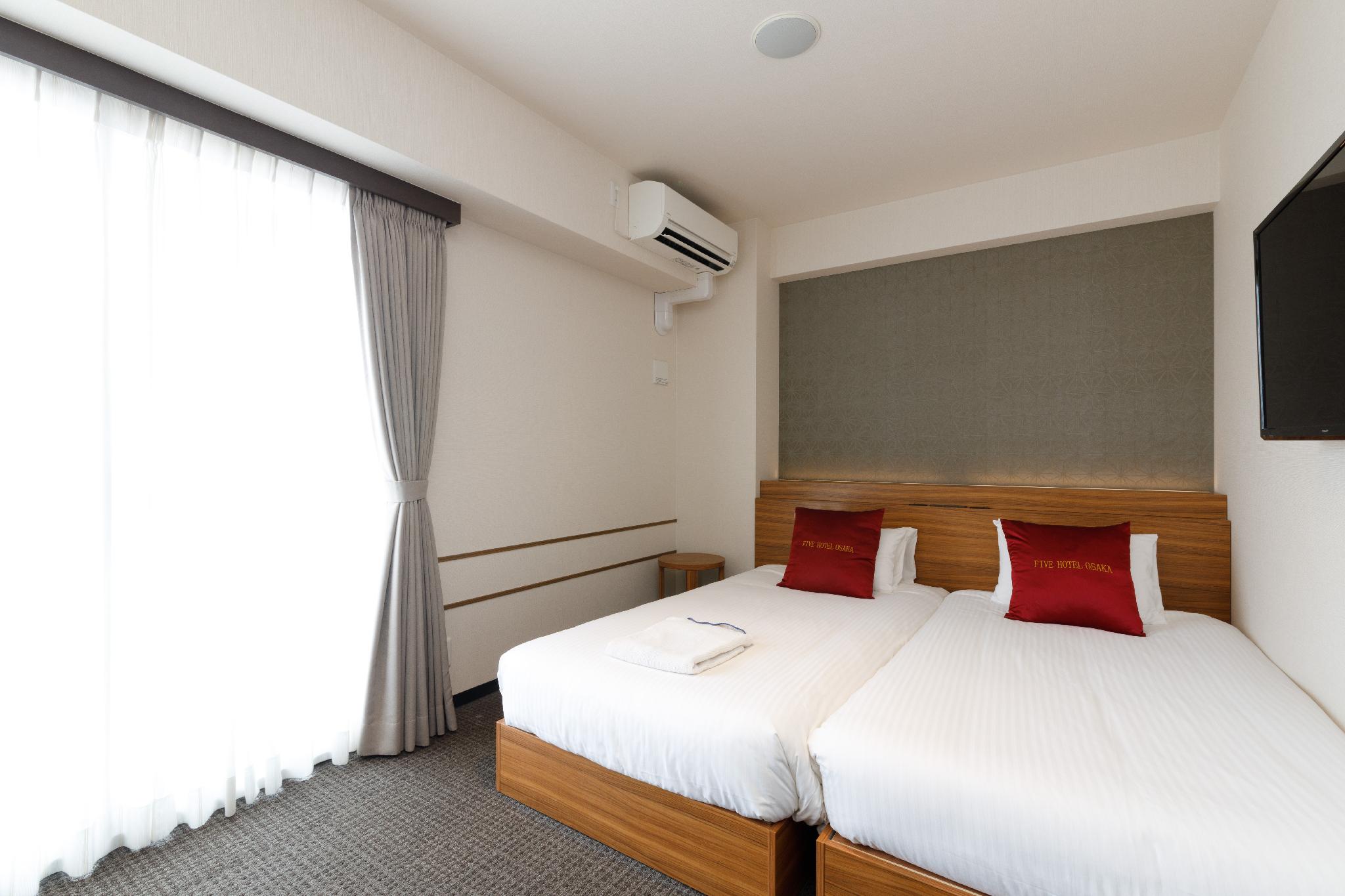 Hollywood, Twin Beds