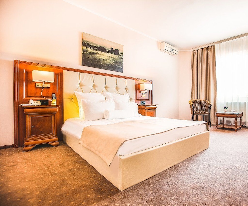 STANDARD, QUEEN BED