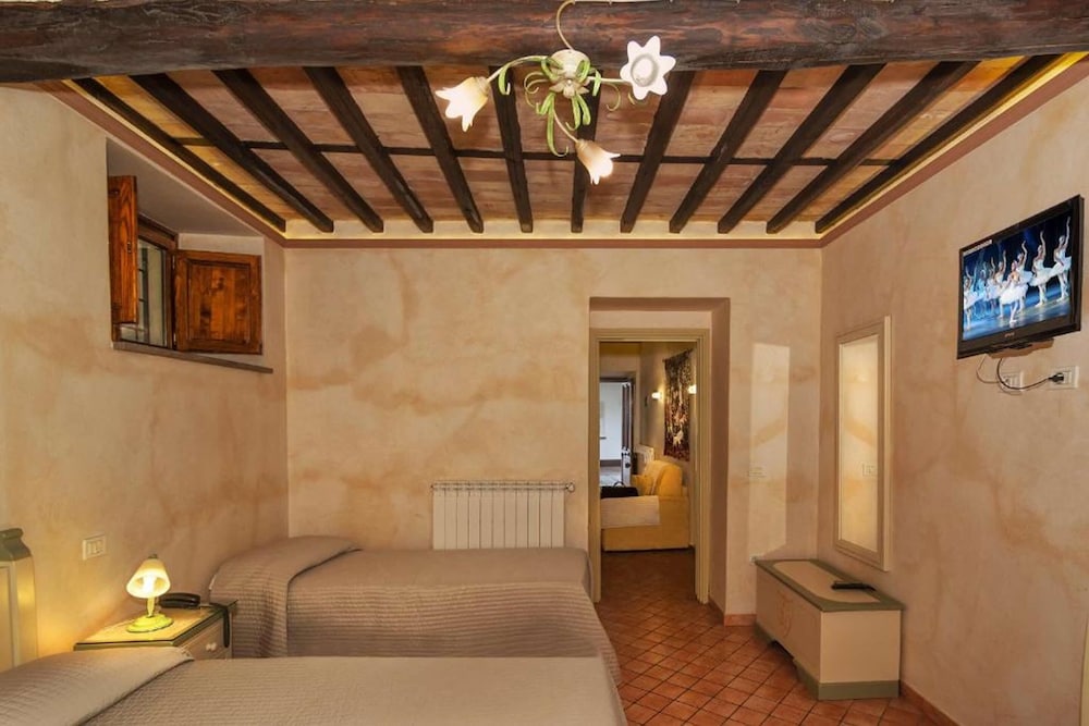 Villa Cheli Hotel 38/75