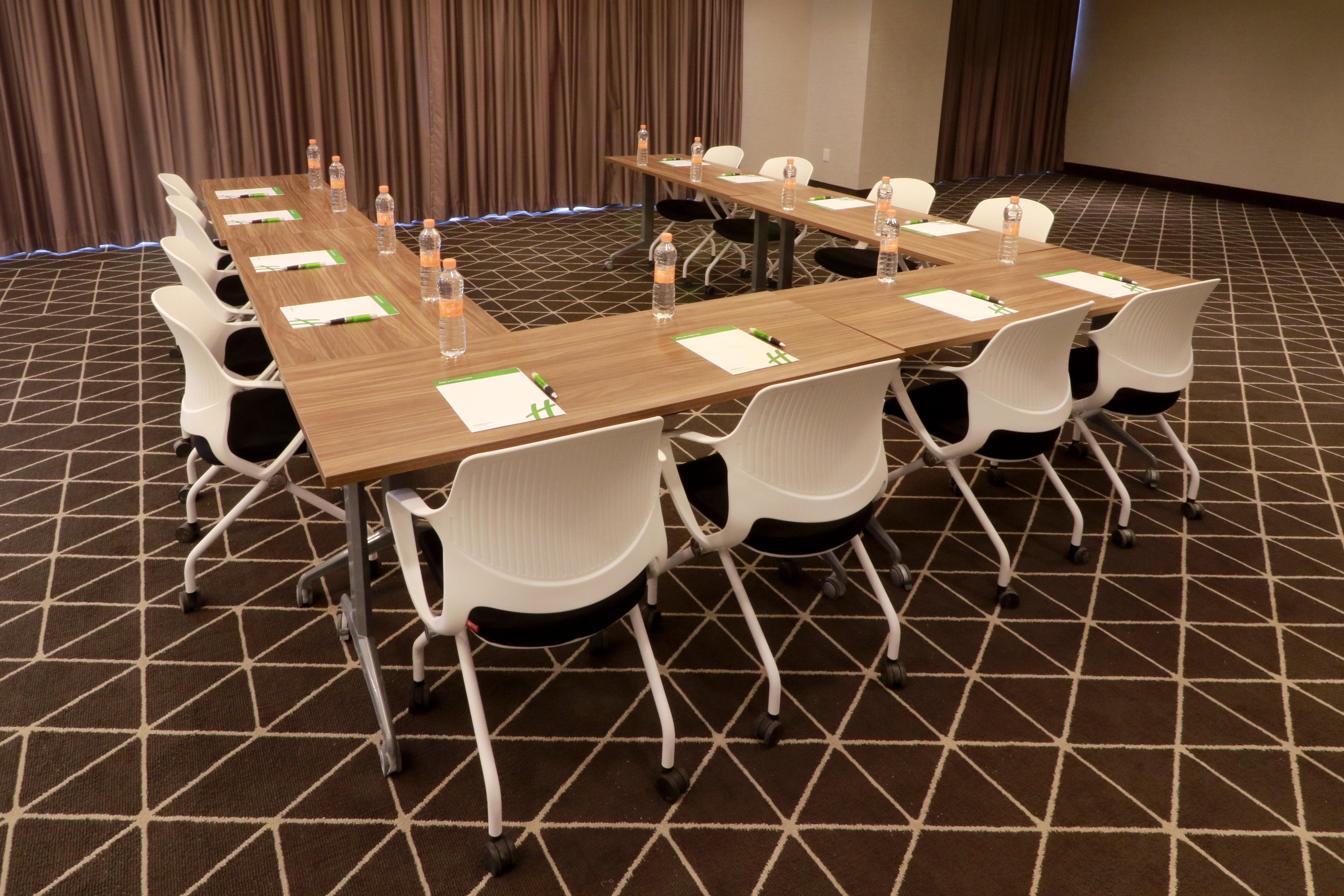 Holiday Inn And Suites Monterrey Apodaca Zona Airport 69/77