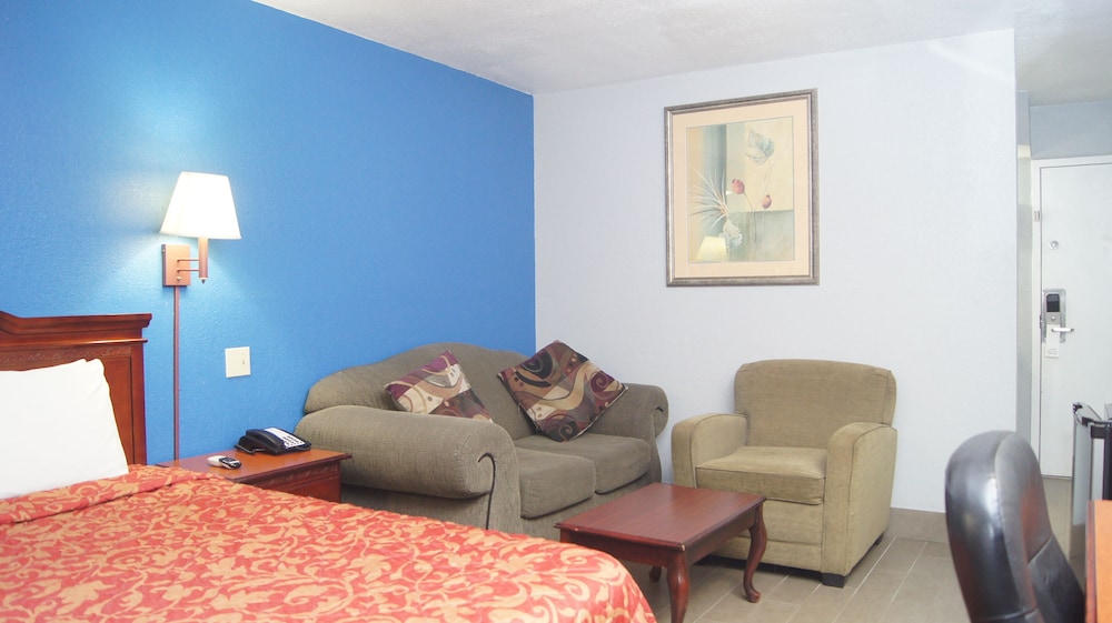 Holiday Lodge And Suites 31/46