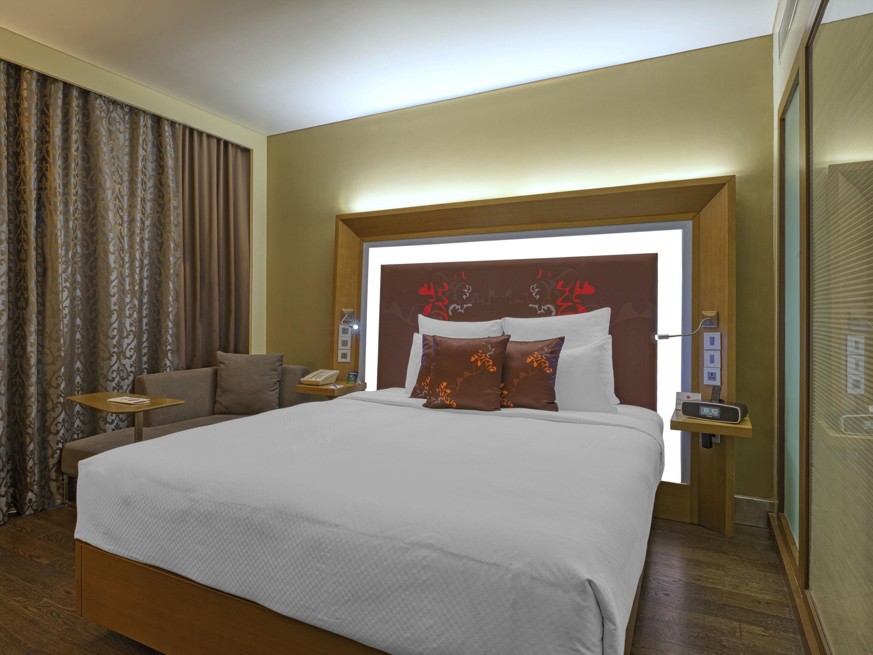 EXECUTIVE, SUITE, KING BED