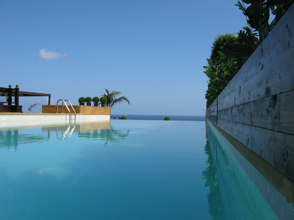 Warwick Palm Beach Hotel Beirut 46/50