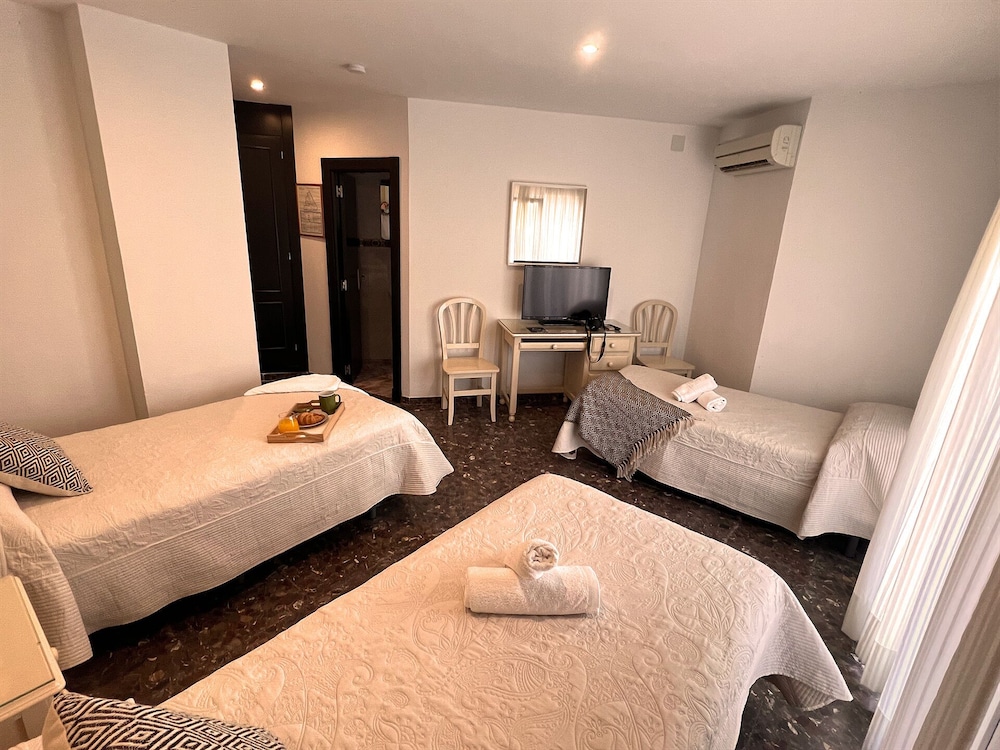 Hostal La Janda 30/66