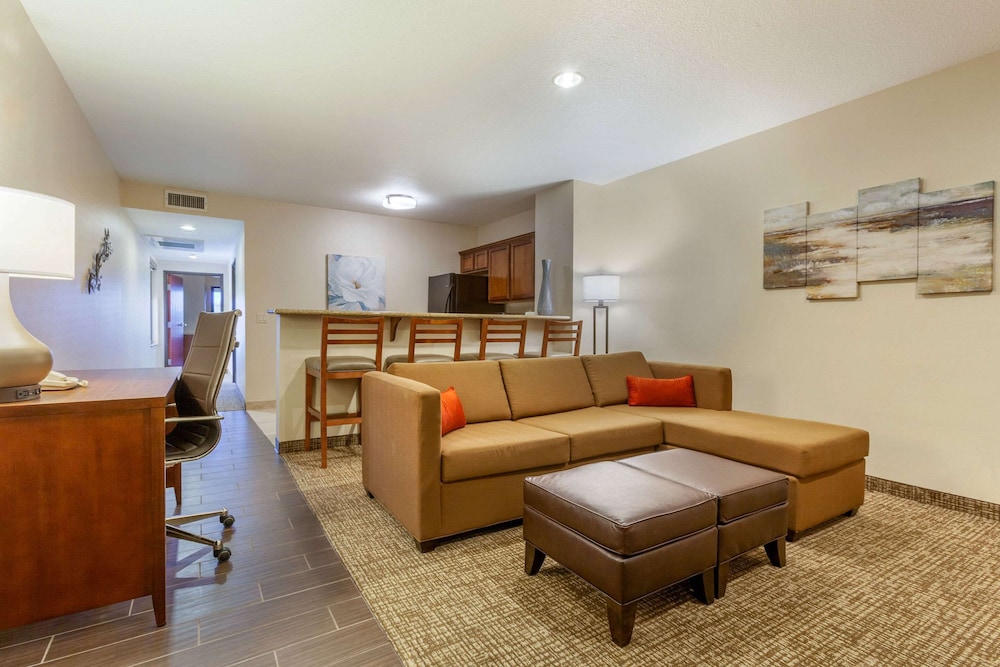 Comfort Suites Glendale State Farm Stadium Area 29/45
