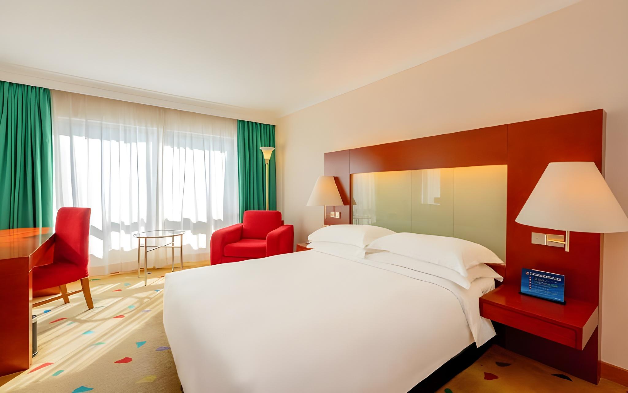 Deluxe, King Bed