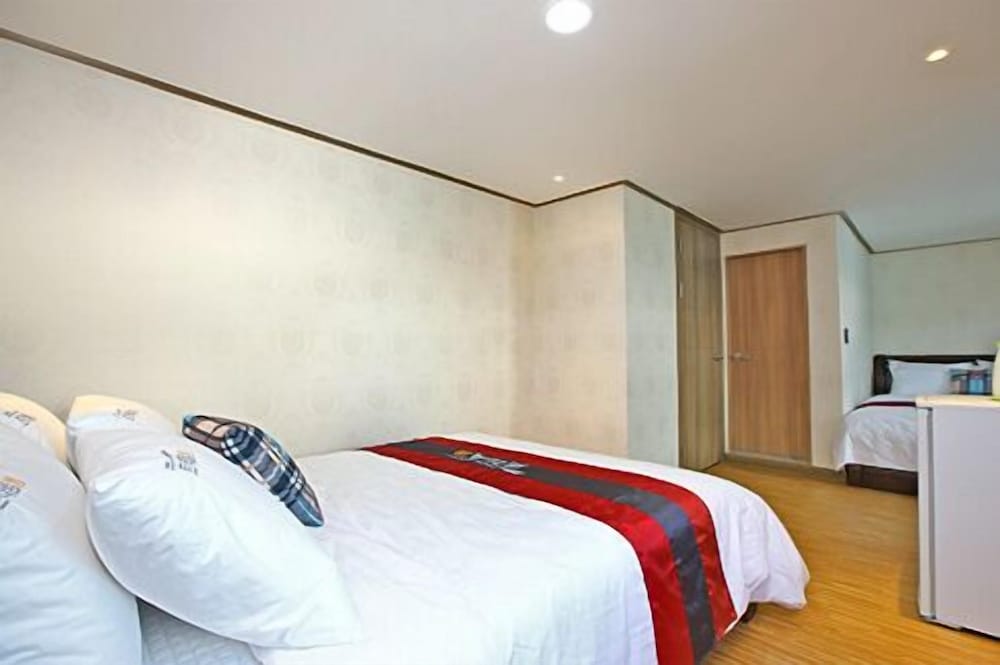 Traum Hotel &amp; Condo 24/55