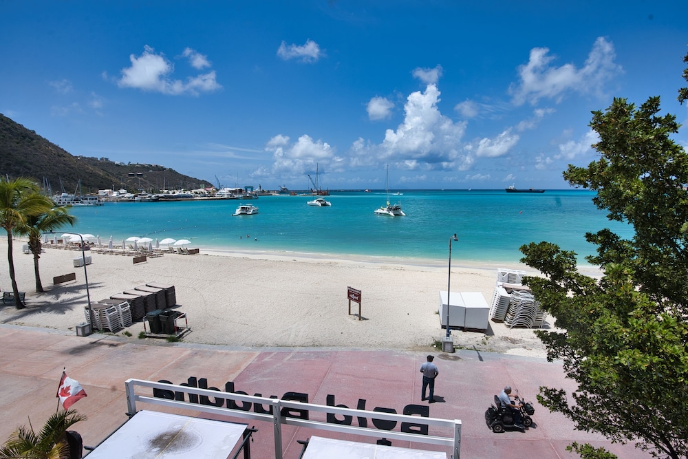 Horizon View Beach Hotel 35/46