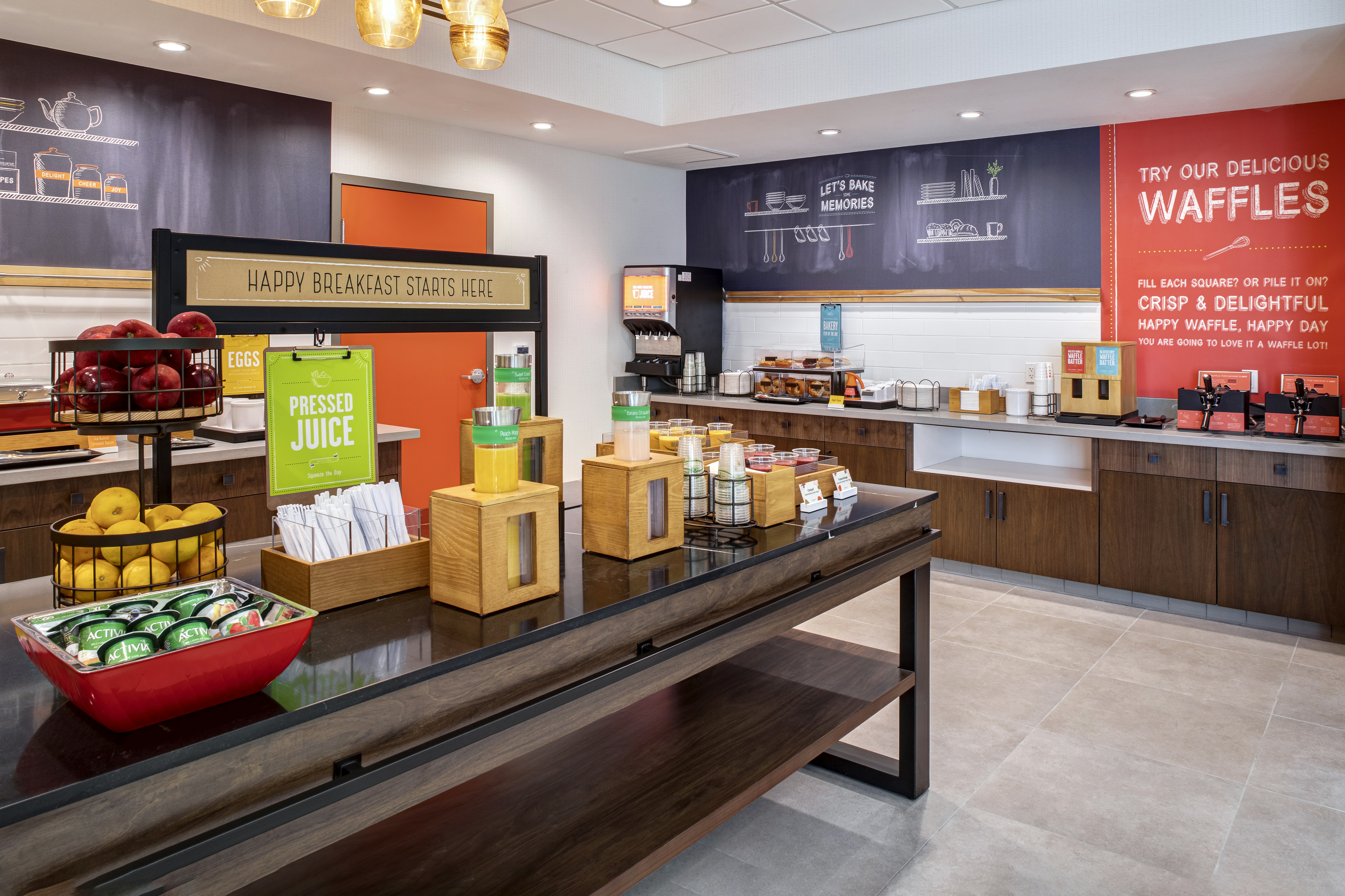 Hampton Inn and Suites Indio, CA 32/43
