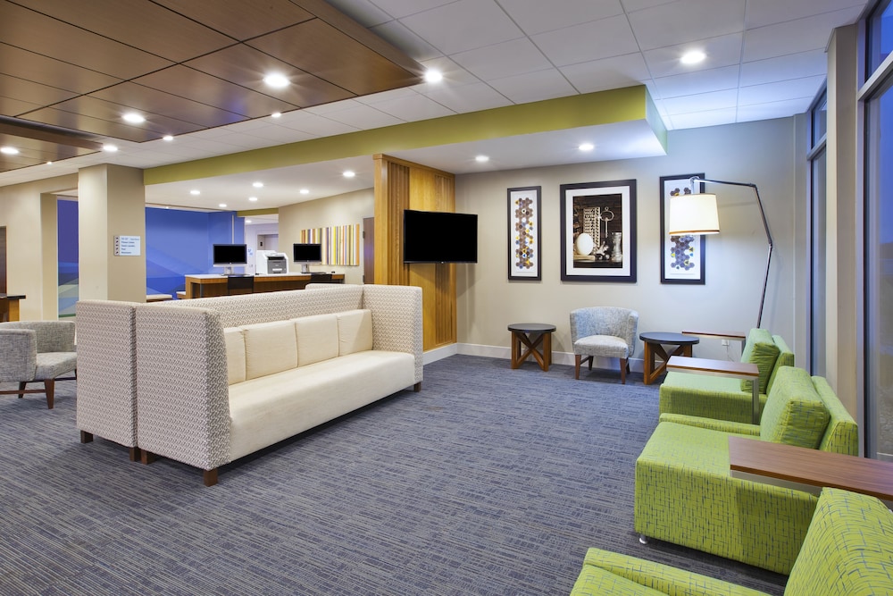 Holiday Inn Express Suites Parkersburg East 15/56