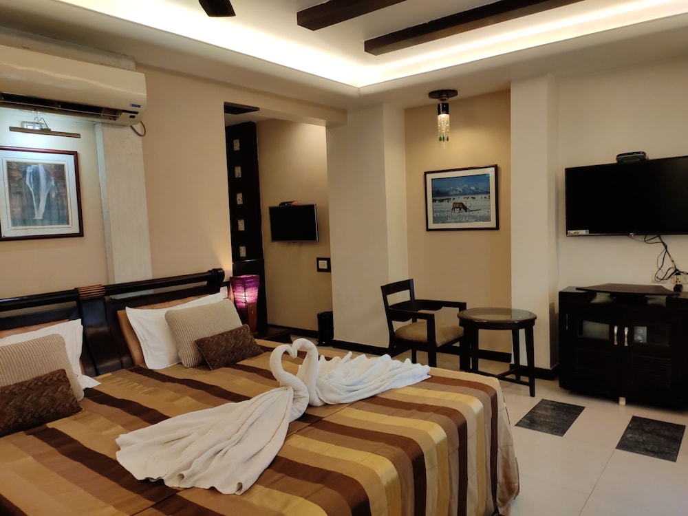 Hotel Pushpak 35/74