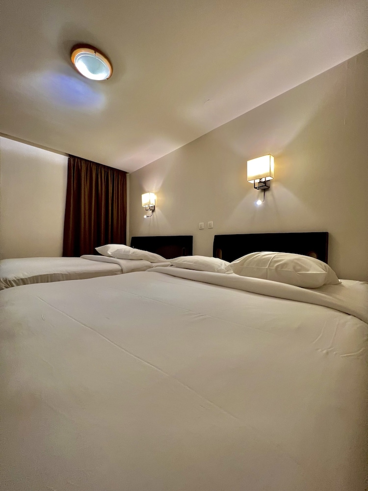 HOTEL BELLE FONTAINEBLEAU 26/56