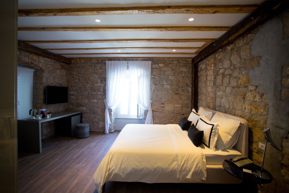 Hotel Osam 17/50